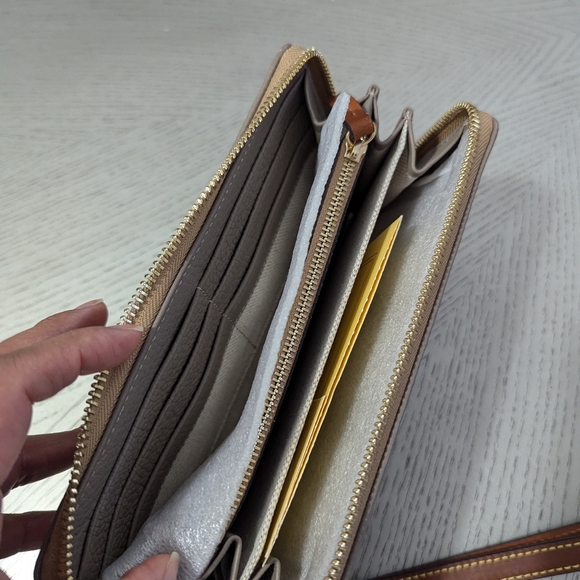 DOONEY AND BOURKE LARGE WALLET - Picture 11 of 11